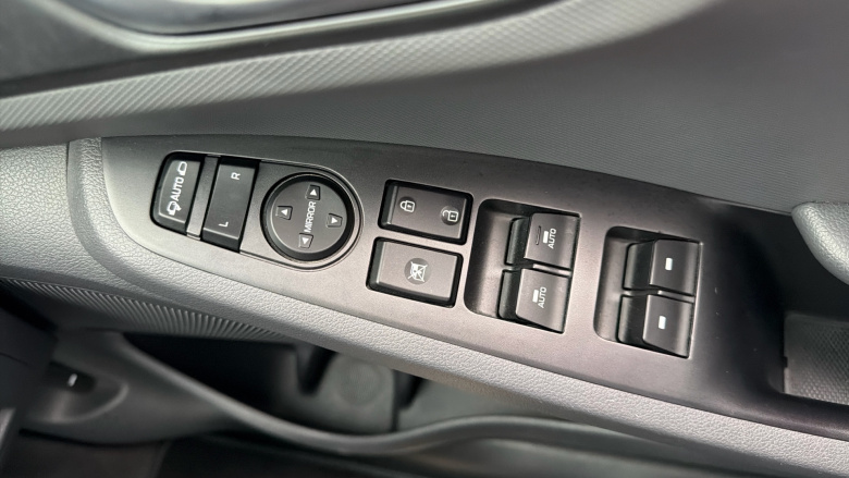 Hyundai IONIQ 1.6 GDi Plug-in Hybrid Premium SE 5dr DCT Hatchback